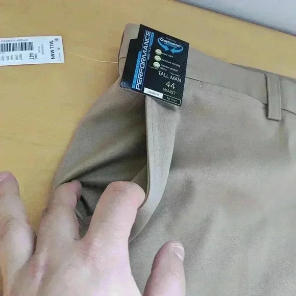 NWT  PERFORMANCE Men short size 44T Nice beige color - Picture 3 of 8